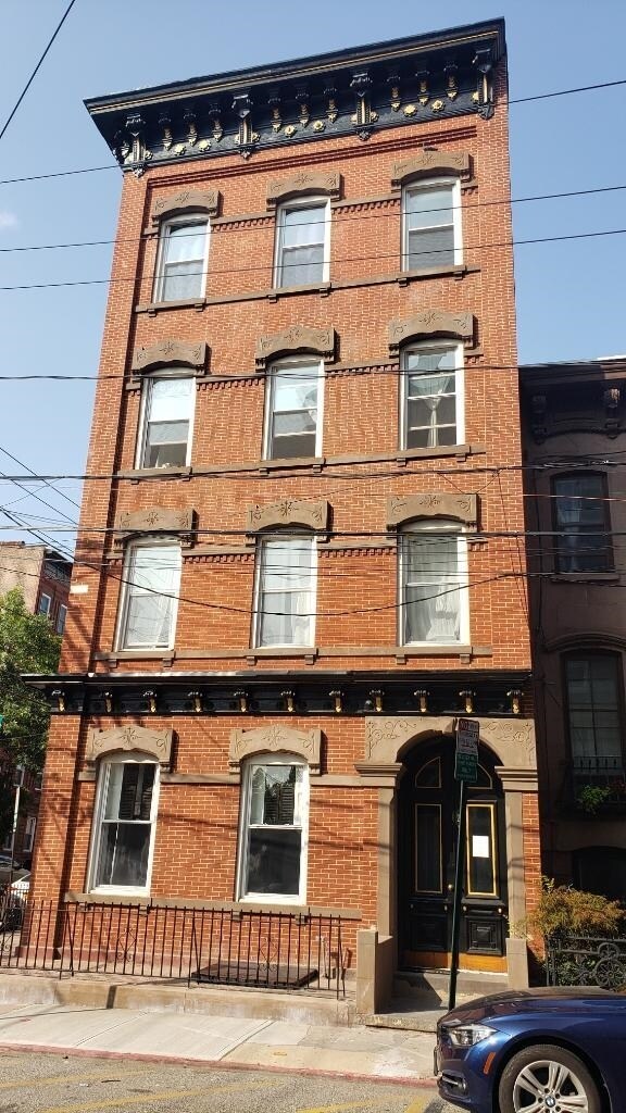 Building Photo - 216 10th St