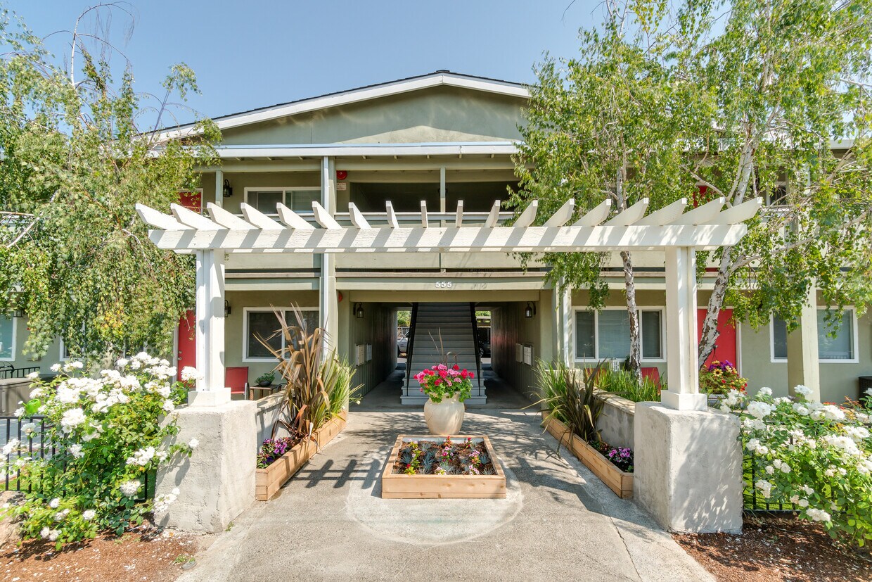 Foto principal - 555 Dexter St