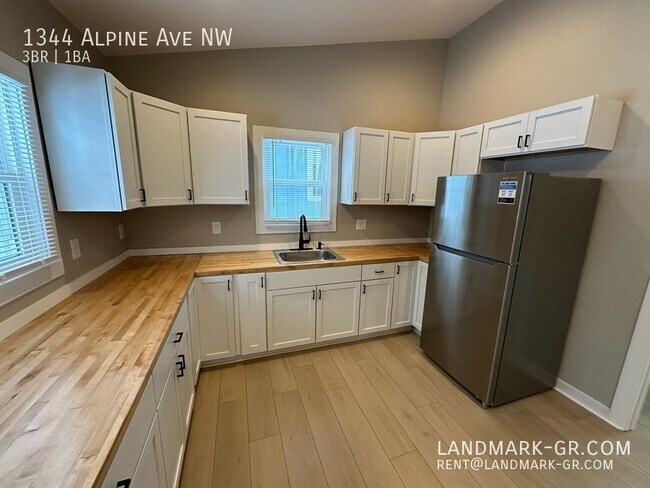 Foto del edificio - AVAILABLE NOW & MOVE IN READY - 3 bed sing...