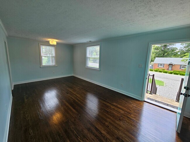 Foto del edificio - Newly Renovated 3BR/1BA Home - West End - ...