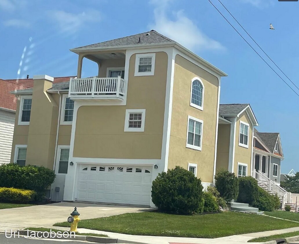 Foto principal - 5 br, 3.5 bath House - 909 N. Burghley Avenue