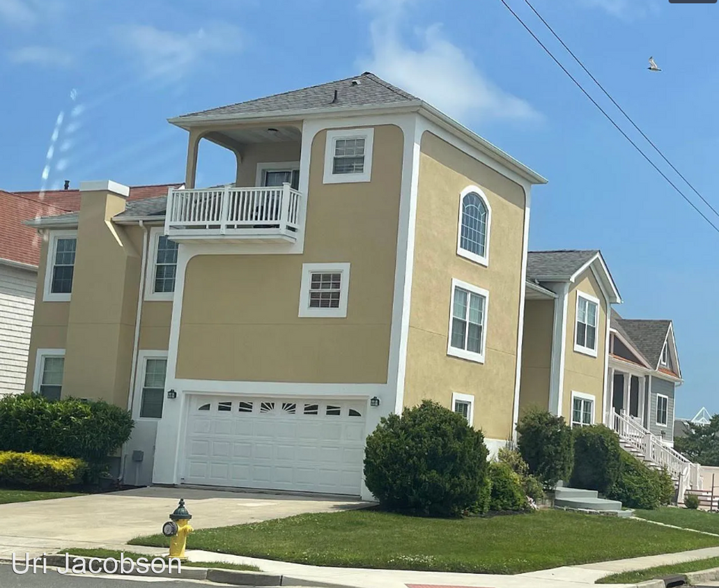 Primary Photo - 5 br, 3.5 bath House - 909 N. Burghley Avenue