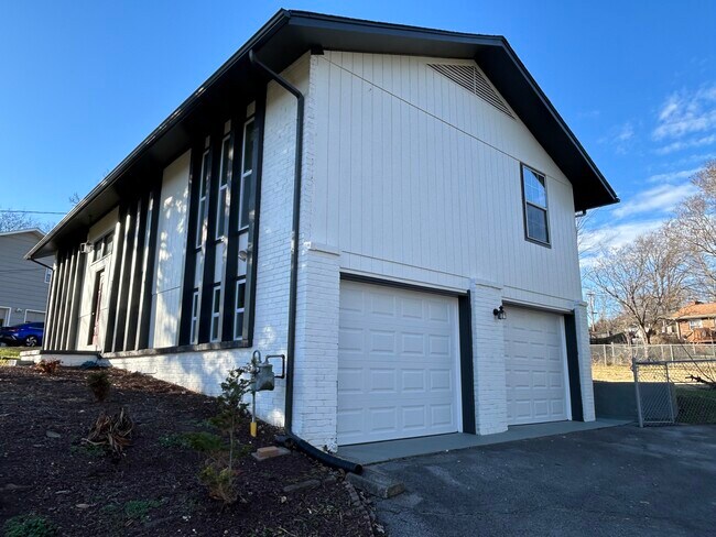 Foto del edificio - 244 Newport Rd