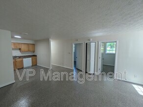 Building Photo - 2218 Emerald Dr