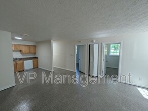 Building Photo - 2218 Emerald Dr