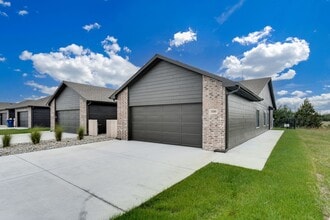 Building Photo - 4826 N Vassar Ave