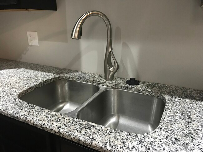 Foto del edificio - 626 S Main St