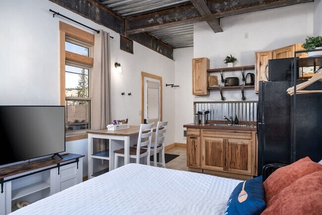 Foto del edificio - 402 N Foys Lake Dr