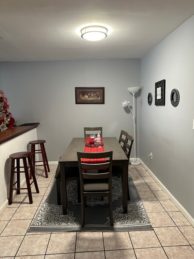 Dining Area - 160-162 E Jersey St