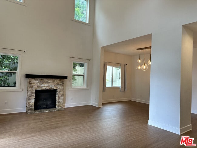 Building Photo - 3528 Mesquite Dr