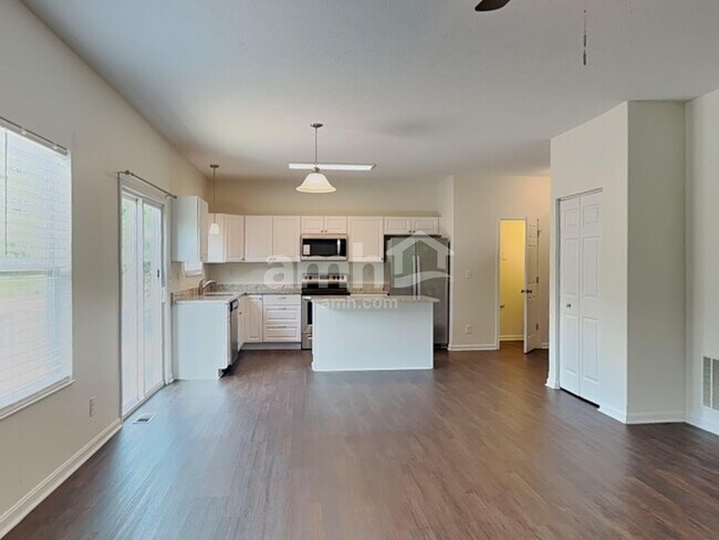 Building Photo - 735 Norbie Dr