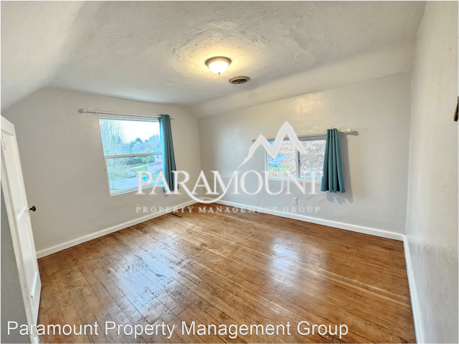 Foto del edificio - 5 br, 2 bath House - 1120 8th St