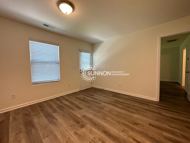 Building Photo - Beautifully Remodeled 4 BR