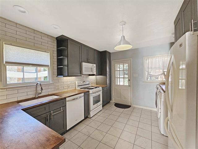 Foto del edificio - 2715 Burlington Blvd