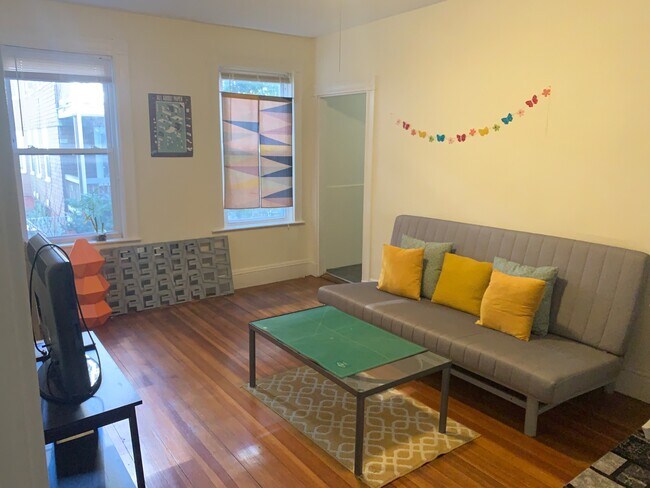 Building Photo - 42 Calvin St