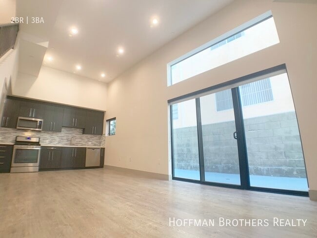 Foto del edificio - 115 S St Andrews Pl