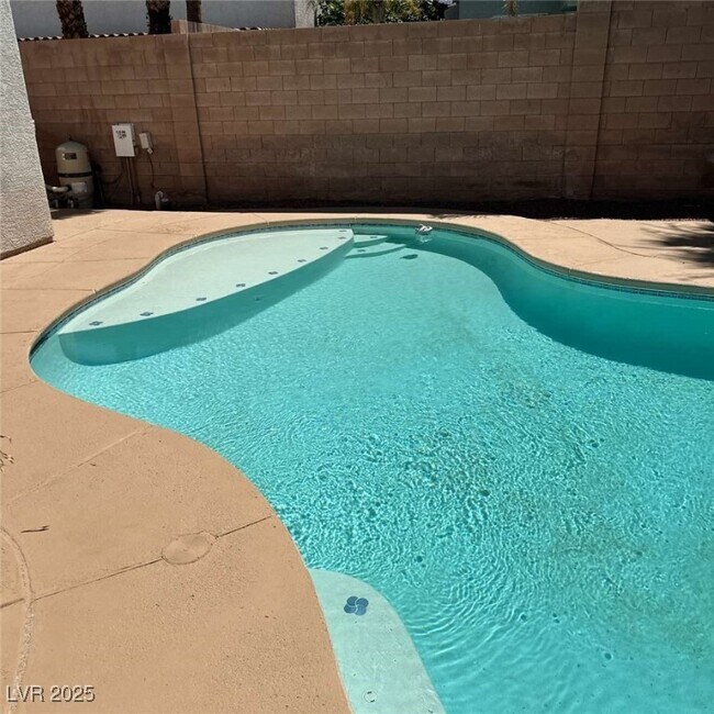 Foto del edificio - 343 S Arroyo Grande Blvd