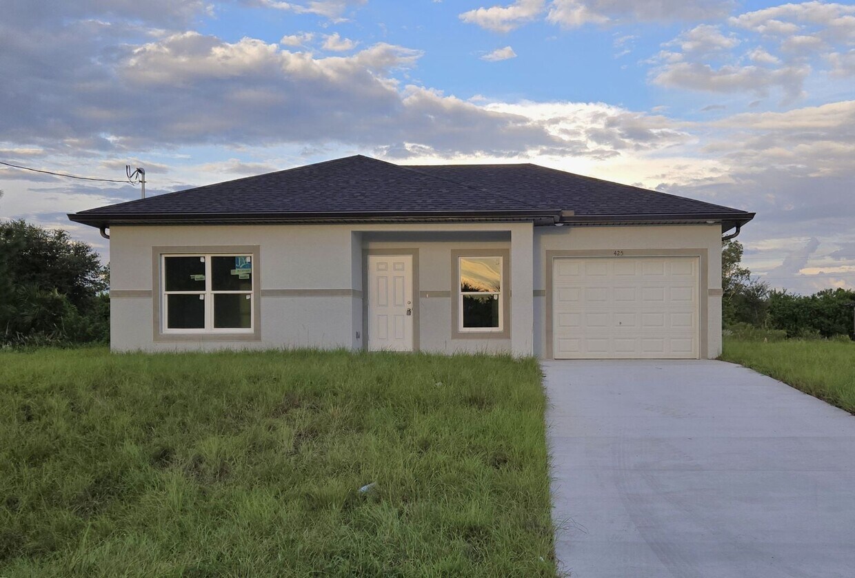Foto principal - BRAND NEW 2/2/1- GREAT LEHIGH LOCATION