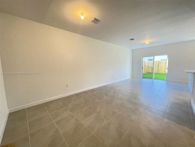 Foto del edificio - 2607 SE 11th St