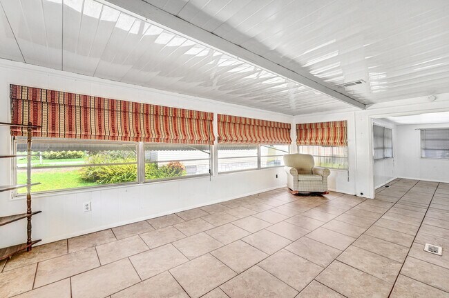 Foto del edificio - 448 Barefoot Blvd