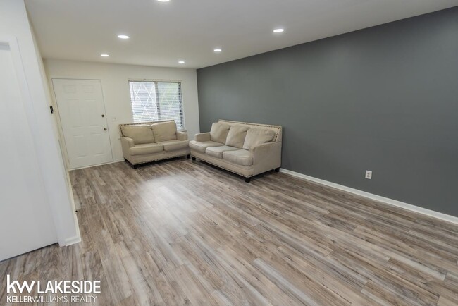 Building Photo - 32983 Cedar Ridge Ct