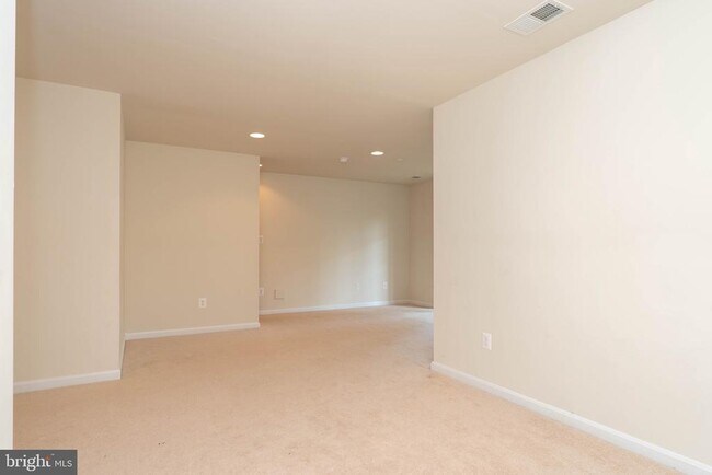Foto del edificio - 3351 Beechcliff Dr