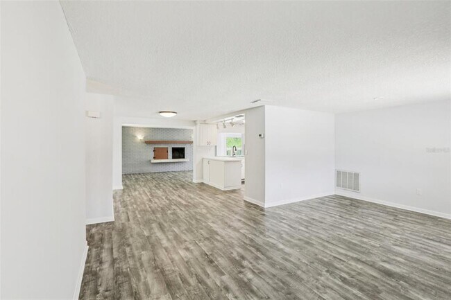 Foto del edificio - 4015 Litchfield Dr