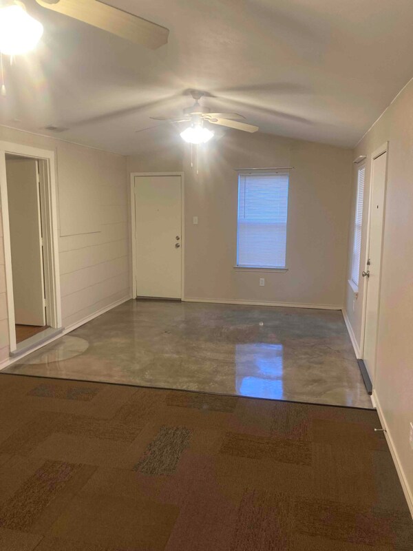 Building Photo - 3832 Calmont Ave