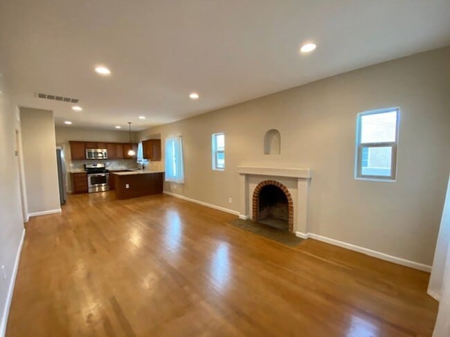Photo - Gorgeous Sam Hughes bungalow House