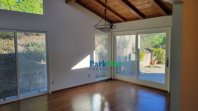 Building Photo - Charming Single Family Home in Orinda!