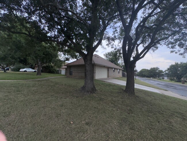Foto del edificio - 1801 Thomas Ct