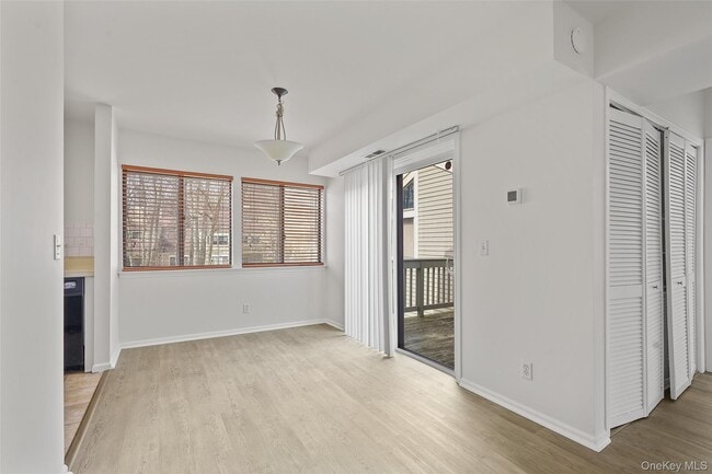 Foto del edificio - 132 Stonemeadow Dr