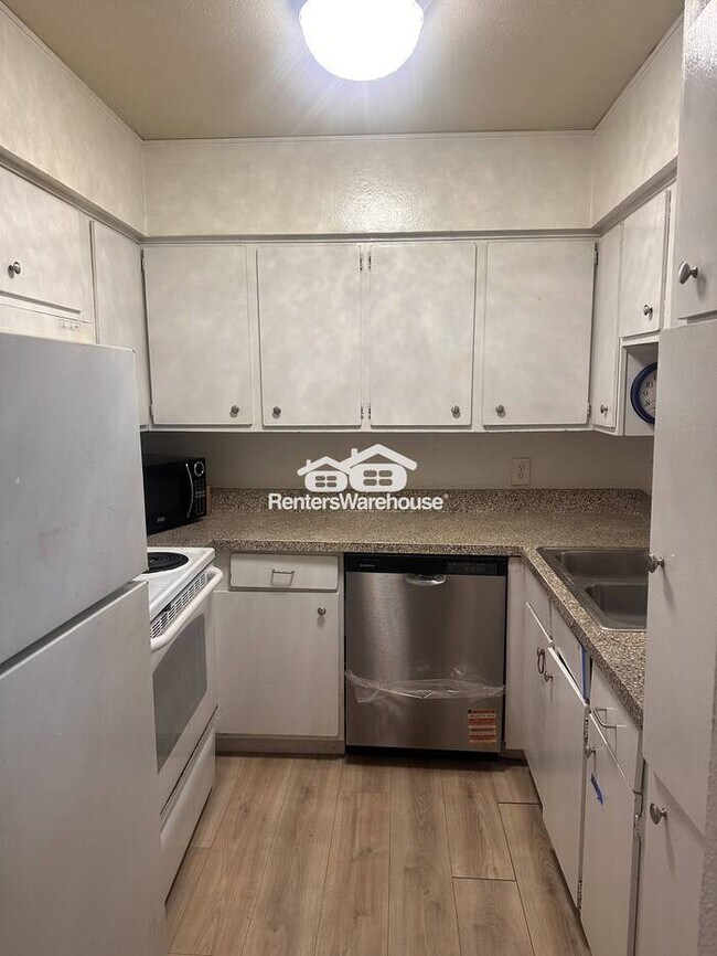 Foto del edificio - Oak Lawn Condo Ready For You To Call Home