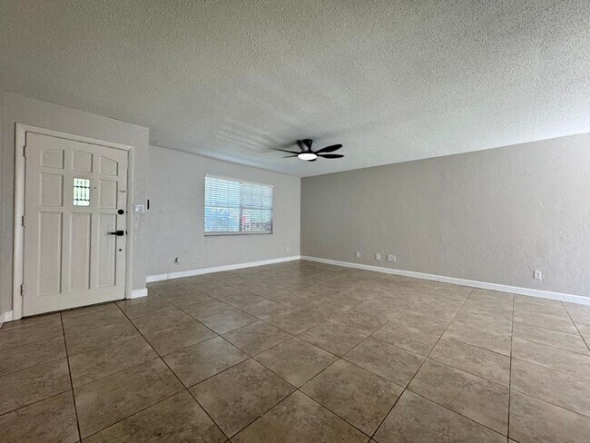 Building Photo - 2/1 Duplex in Holly Hill