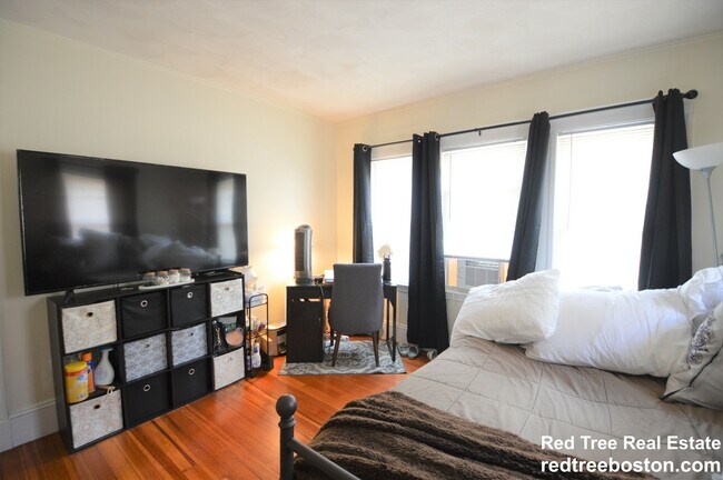 Foto del edificio - 18 Hunnewell Ave