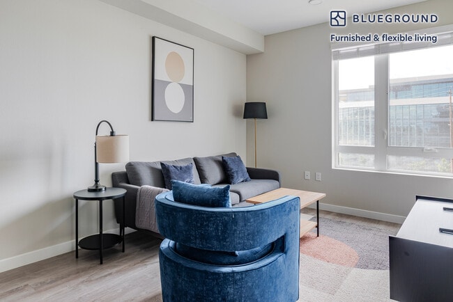 Building Photo - 3560 Rambla Pl
