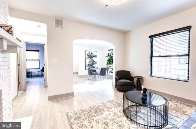 Building Photo - 19 W Mulberry St