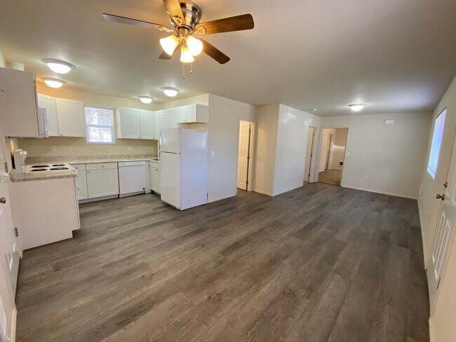 Building Photo - 5880gr