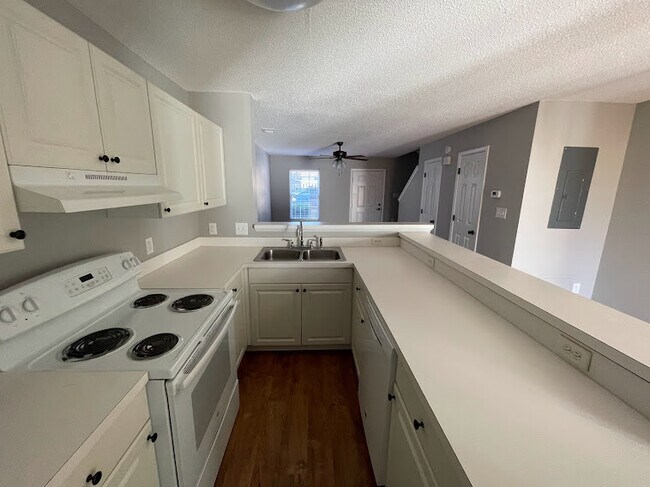 Building Photo - 6718 Bryant St