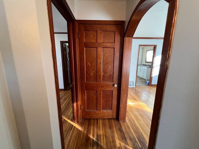 Building Photo - 3-Bed, 1-Bath House with a Garage near Dow...