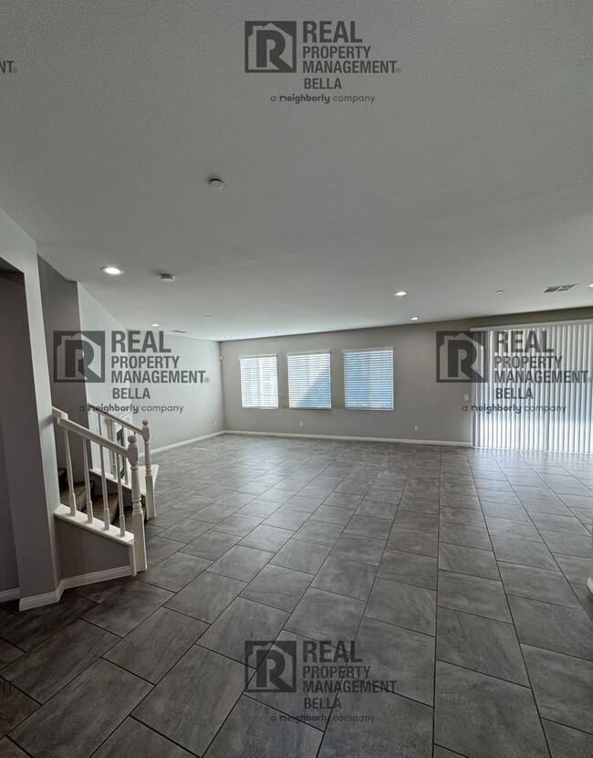 Foto del edificio - Stunning 3-Bedroom Home with Pool & Jacuzzi!