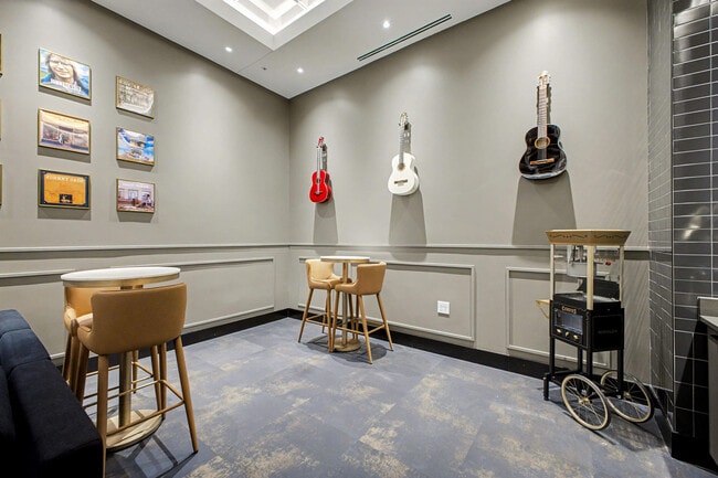 Building Photo - Grace