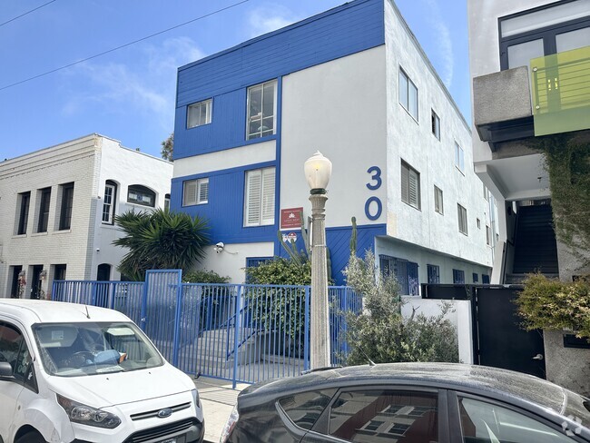 Building Photo - 30 Horizon Ave