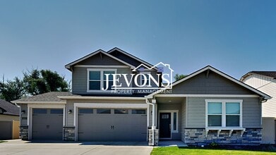 Building Photo - 6317 Cottonwood Loop