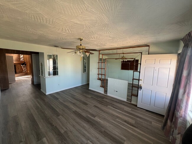 Building Photo - 5bedrooms 2bathrooms with CH/A