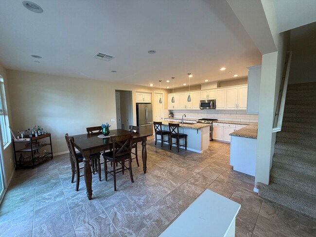 Building Photo - Modern 3 Bed, 3 Bath Living—Style, Comfort...