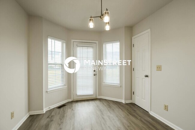 Building Photo - 4 Bedroom Pet-Friendly Home in SHELBYVILLE...