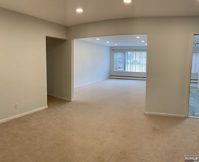 Building Photo - 275 Hoym St