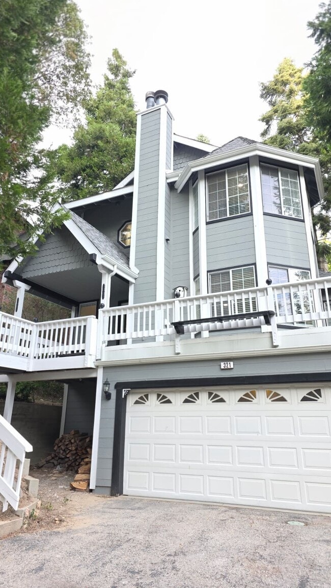 Building Photo - 321 Emerald Dr