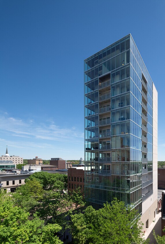 Foto principal - 201 E Washington St
